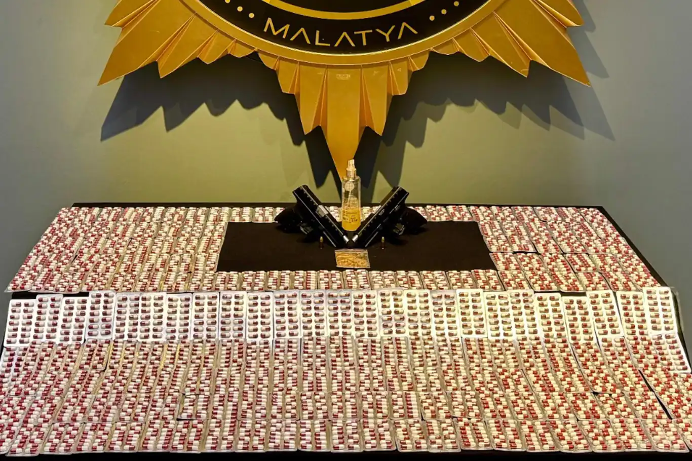 Malatya'da uyuşturucu operasyonu: 9 gözaltı Malatya'da uyuşturucu operasyonu: 9 gözaltı