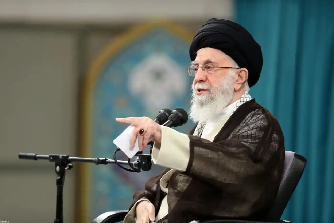 آیت الله خامنه ای: ورود نظامی آمریکا صدمات جبران ناپذیری خواهد داشت