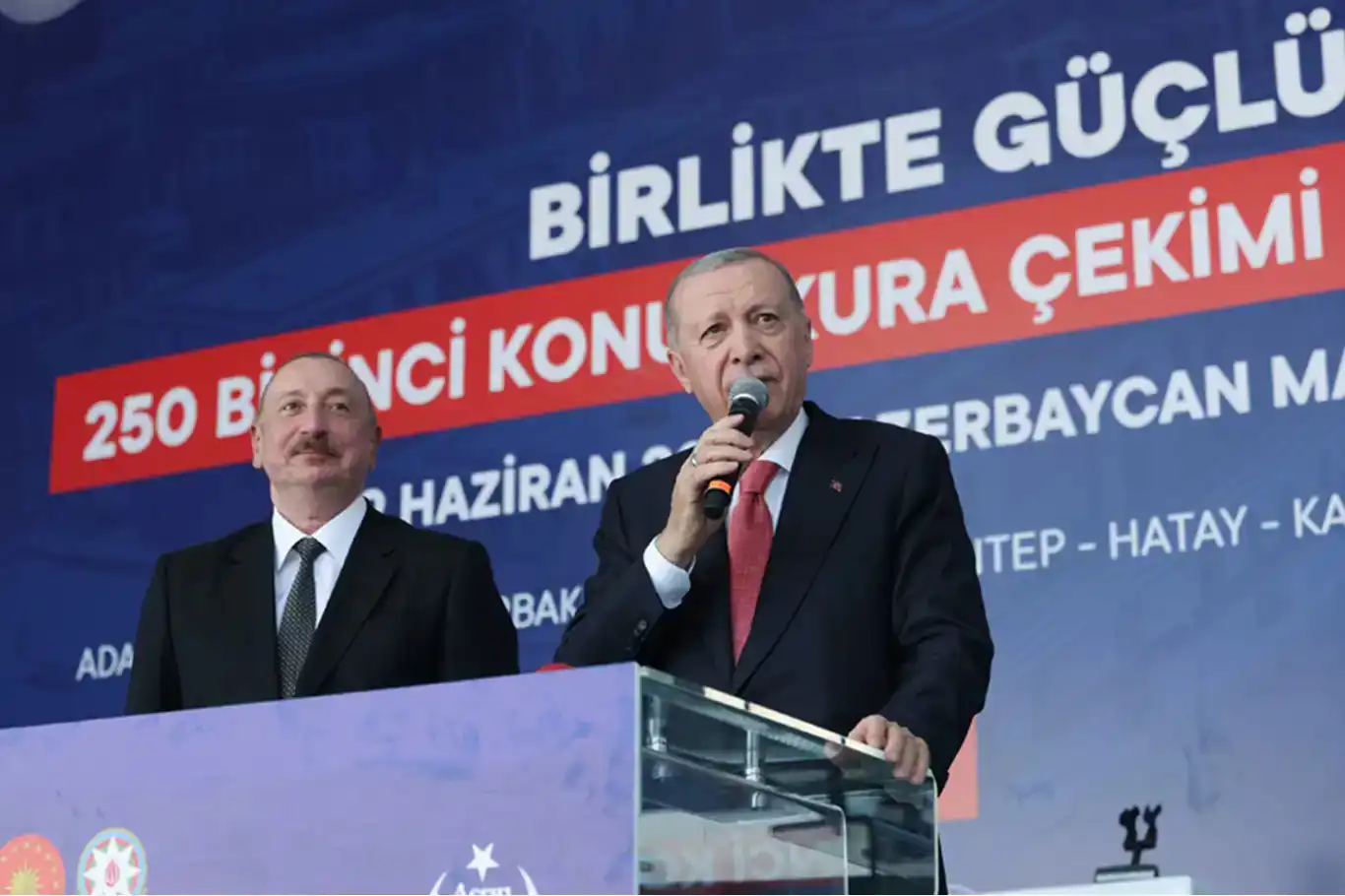 أردوغان: نهدف لإعادة إعمار جميع مدن الزلزال بنهاية العام دون ترك أي قصة غير مكتملة أردوغان: نهدف لإعادة إعمار جميع مدن الزلزال بنهاية العام دون ترك أي قصة غير مكتملة