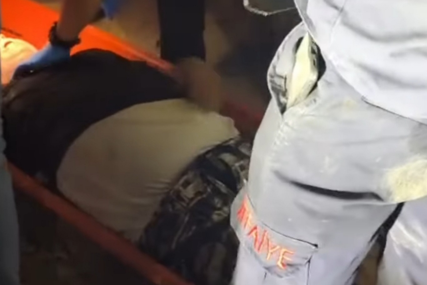Otomobil uçuruma yuvarlandı: 3 yaralı Otomobil uçuruma yuvarlandı: 3 yaralı