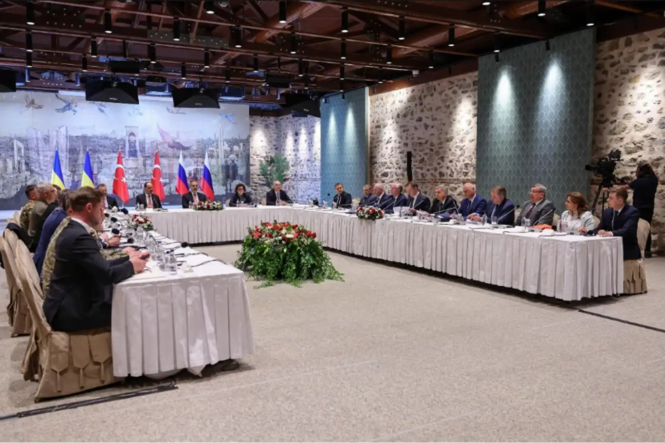 Ukraine, Russia resume direct talks in Istanbul Ukraine, Russia resume direct talks in Istanbul