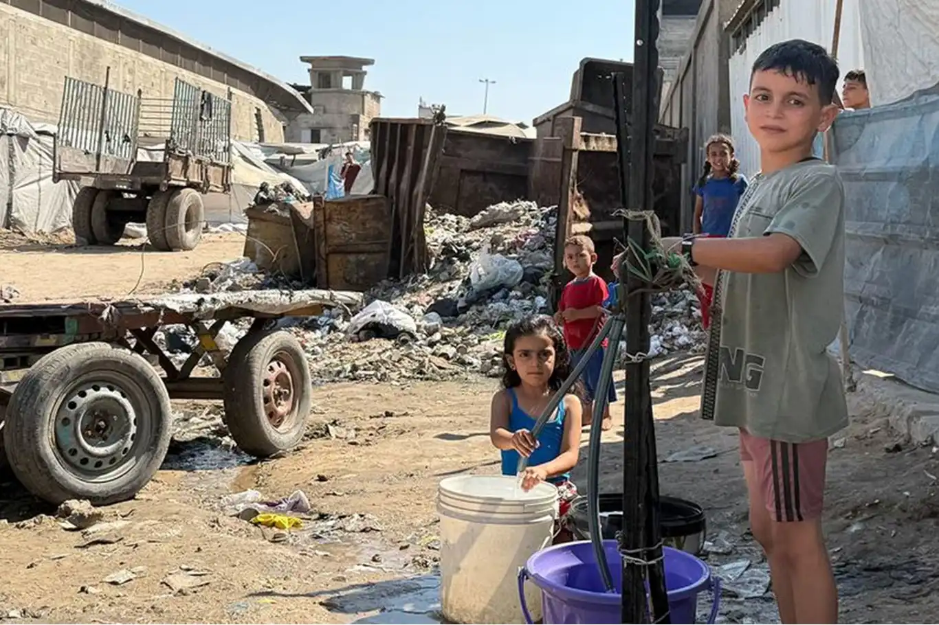 UN warns Gaza fuel shortage threatens collapse of life-saving services UN warns Gaza fuel shortage threatens collapse of life-saving services