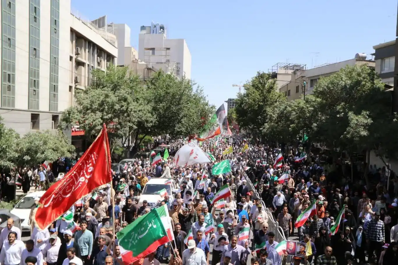İran genelinde halk, siyonist saldırganlığa karşı eylem yaptı İran genelinde halk, siyonist saldırganlığa karşı eylem yaptı