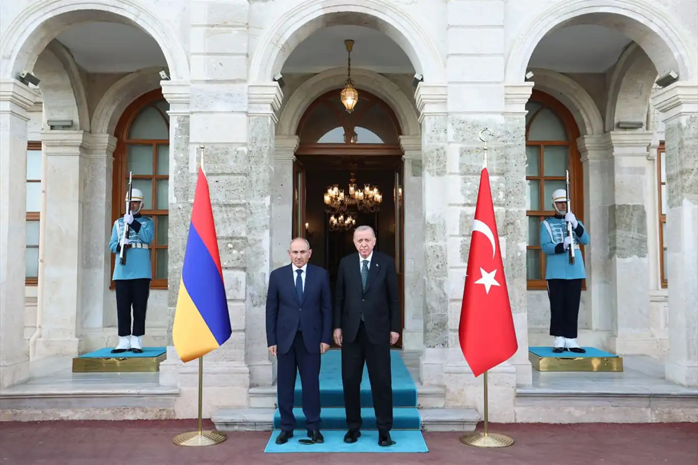 Cumhurbaşkanı Erdoğan Ermenistan Başbakanı Paşinyan'ı kabul etti Cumhurbaşkanı Erdoğan Ermenistan Başbakanı Paşinyan'ı kabul etti