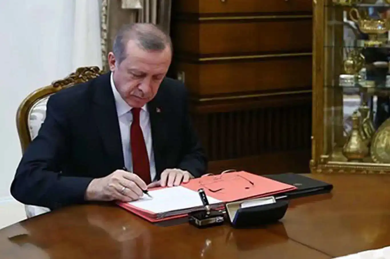 Cumhurbaşkanı Erdoğan imzasıyla yeni büyükelçi atamaları Resmî Gazete'de