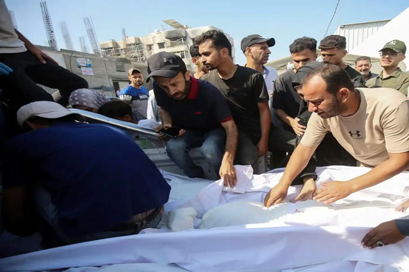 Gazze'de katliam sürüyor: 21 şehit Gazze'de katliam sürüyor: 21 şehit