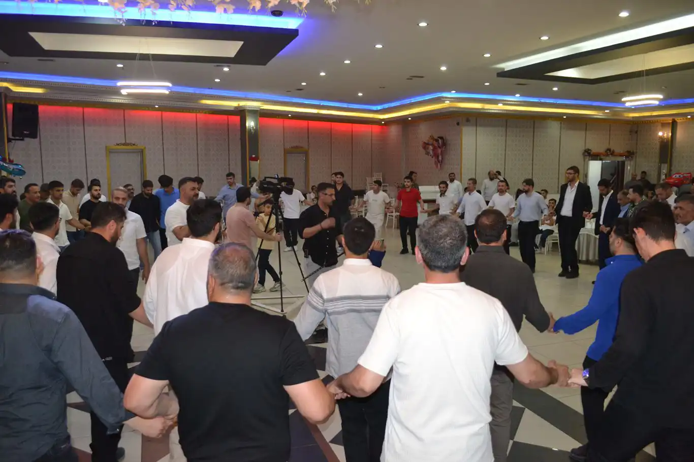 Özlem Ajans sanatçıları: Halkımızın inancına uygun düğünler yapıyoruz Özlem Ajans sanatçıları: Halkımızın inancına uygun düğünler yapıyoruz