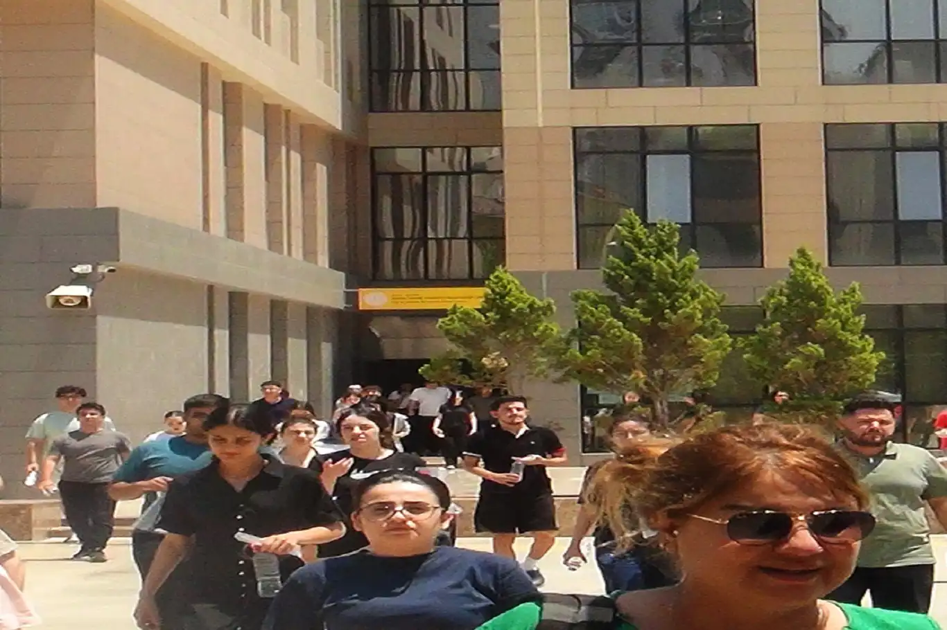TYT’ye giren gençler sınav heyecanını paylaştı TYT’ye giren gençler sınav heyecanını paylaştı