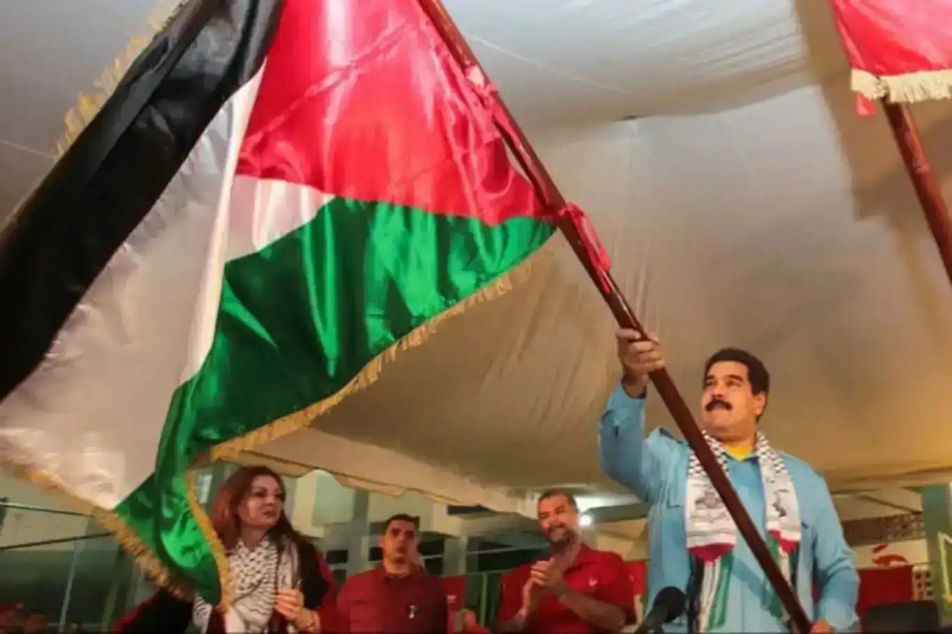 مادورو: إيران تفوقت في المواجهة والصهاينة لم يتوقعوا قوتها العسكرية مادورو: إيران تفوقت في المواجهة والصهاينة لم يتوقعوا قوتها العسكرية