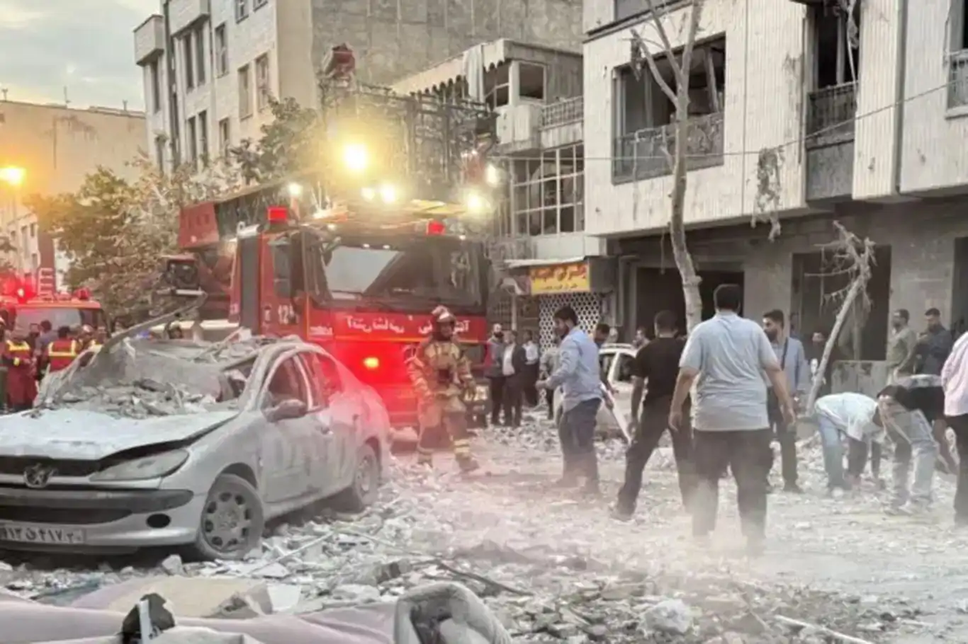 اغتيال العالم النووي الإيراني الدكتور إسار طباطبائي وزوجته في منزلهما