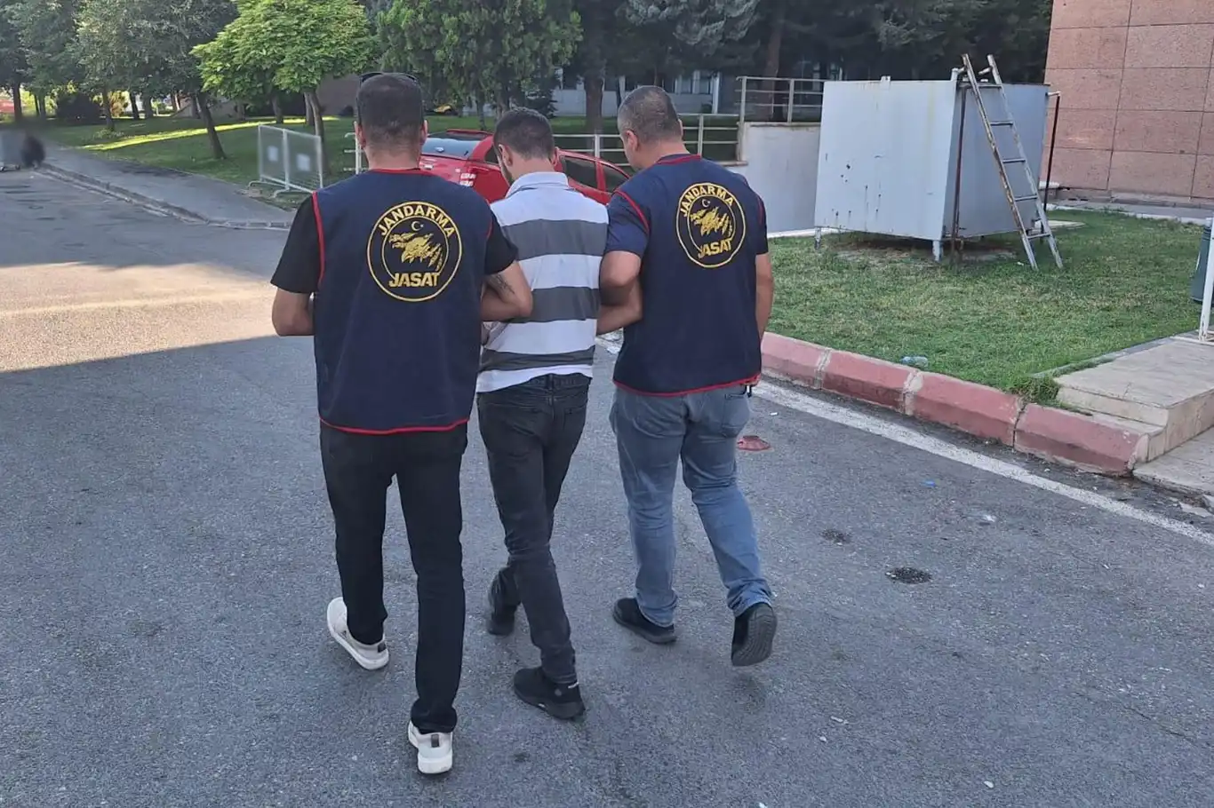 Kesinleşmiş 20 yıl hapis cezası bulunan şahıs yakalandı Kesinleşmiş 20 yıl hapis cezası bulunan şahıs yakalandı
