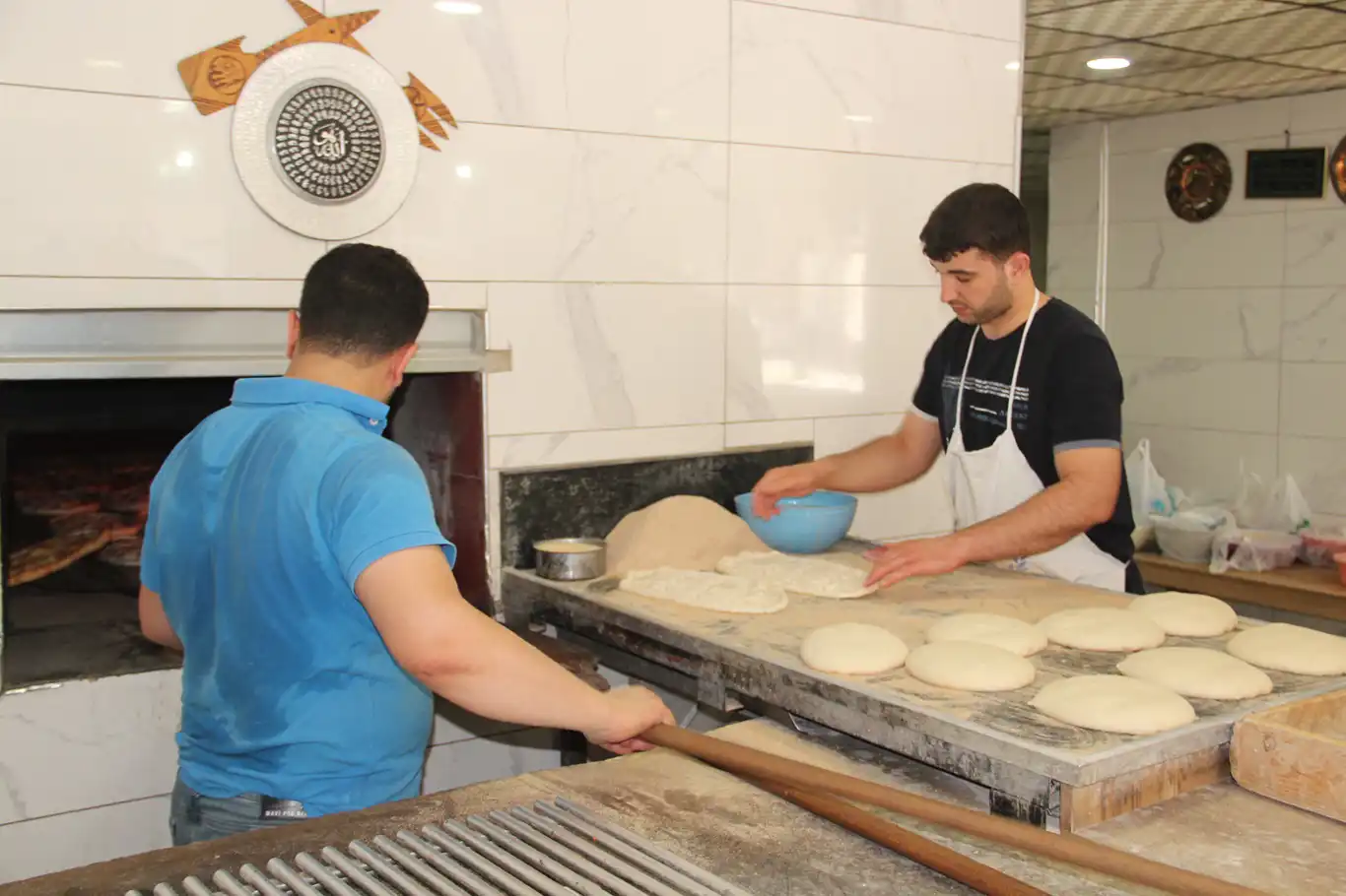 Kavurucu sıcakta ekmek mücadelesi: Fırın ustalarının zorlu mesaisi Kavurucu sıcakta ekmek mücadelesi: Fırın ustalarının zorlu mesaisi