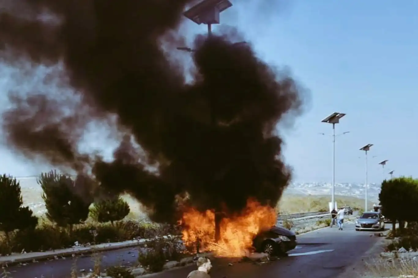 لبنان..مقتل 3 وإصابة آخرين بقصف صهيوني لمركبة جنوب البلاد لبنان..مقتل 3 وإصابة آخرين بقصف صهيوني لمركبة جنوب البلاد