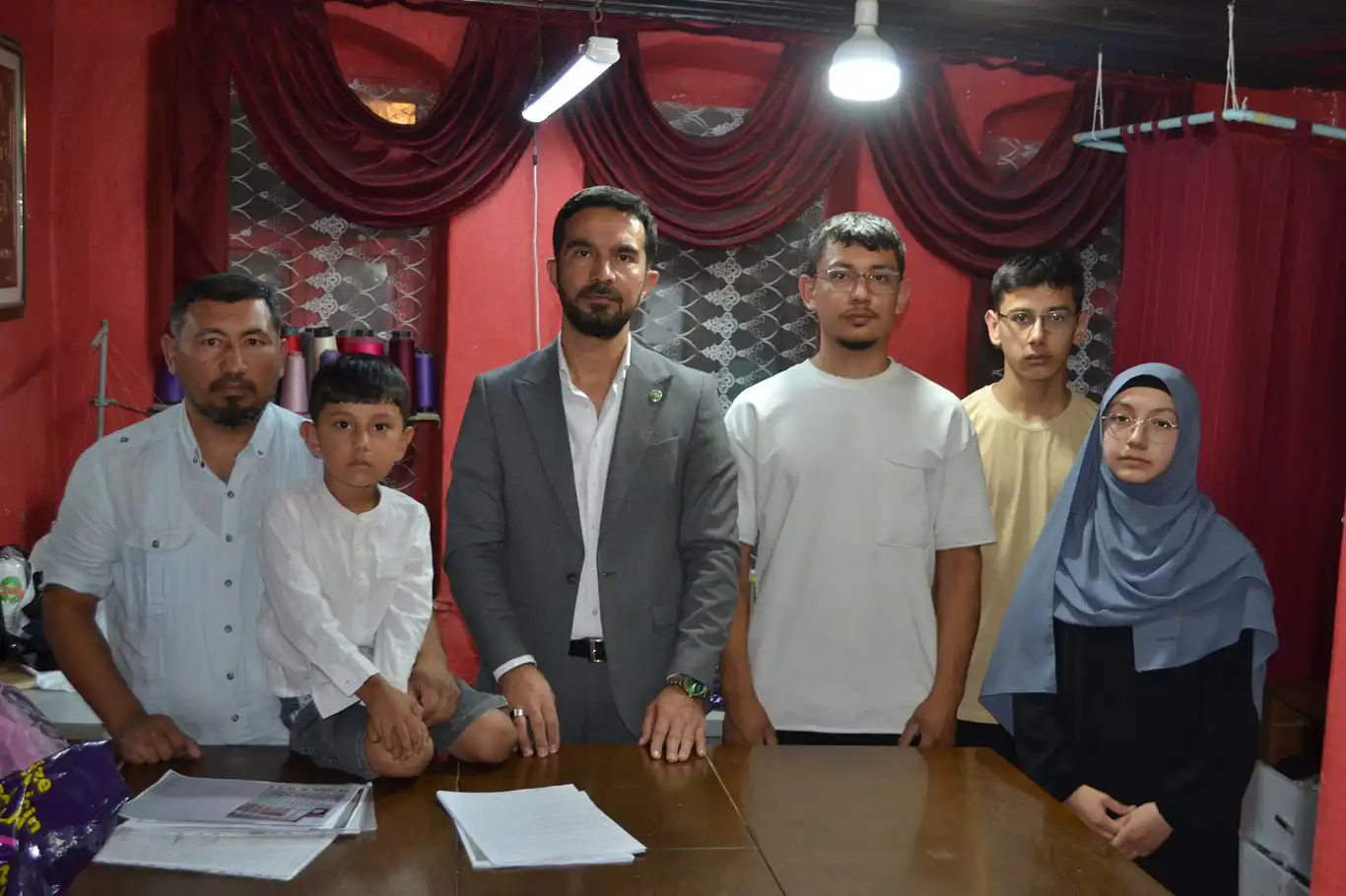 Özbekistan’a iade edilirse hapse girecek: Çocuklar 11 gündür gözyaşlarıyla bekliyor Özbekistan’a iade edilirse hapse girecek: Çocuklar 11 gündür gözyaşlarıyla bekliyor