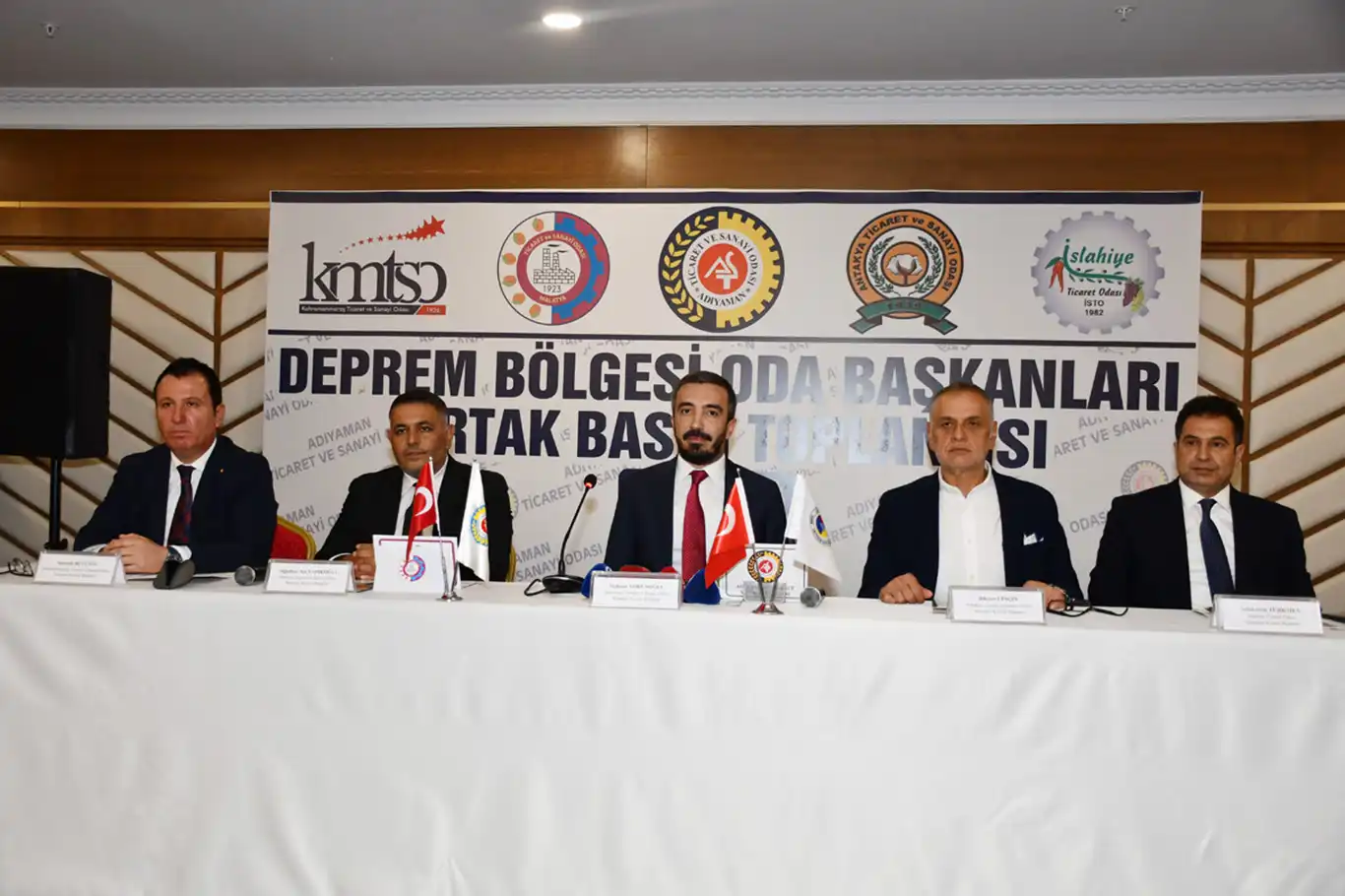 Depremden etkilenen illerden ortak çağrı: Yerinde dönüşüm başvuru süresi uzatılmalıdır Depremden etkilenen illerden ortak çağrı: Yerinde dönüşüm başvuru süresi uzatılmalıdır