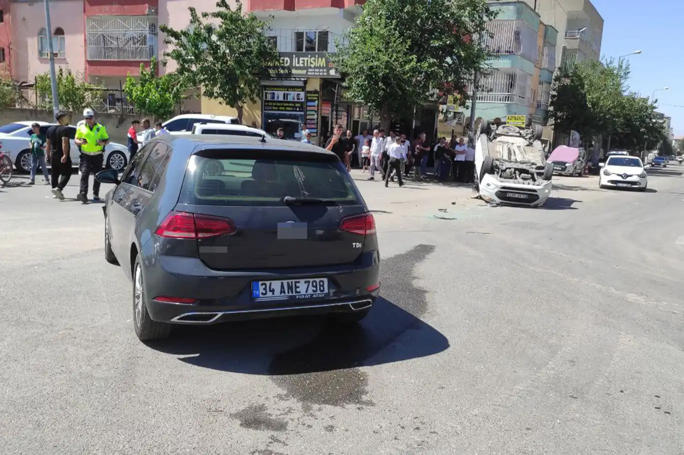 Batman'da trafik kazası: Araç takla attı, 1 kişi yaralandı Batman'da trafik kazası: Araç takla attı, 1 kişi yaralandı