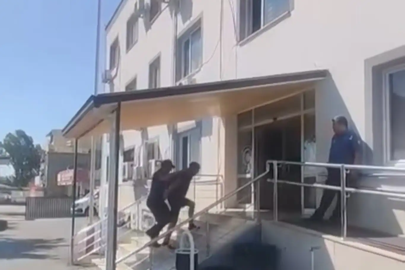 Adana’da Polisin “dur” ihtarına uymayan şahıs kovalamacayla yakalandı Adana’da Polisin “dur” ihtarına uymayan şahıs kovalamacayla yakalandı