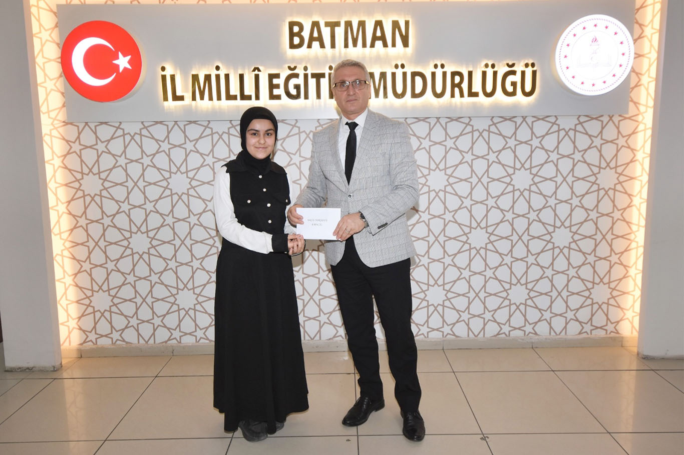 40 hadis ezberleme yarışmasında dereceye giren öğrenciler ödüllendirildi 40 hadis ezberleme yarışmasında dereceye giren öğrenciler ödüllendirildi