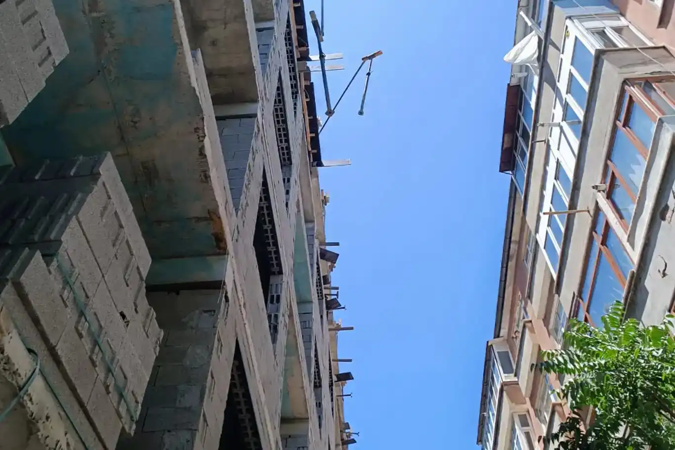 Diyarbakır'da inşaattan düşen diğer işçi de hayatını kaybetti Diyarbakır'da inşaattan düşen diğer işçi de hayatını kaybetti