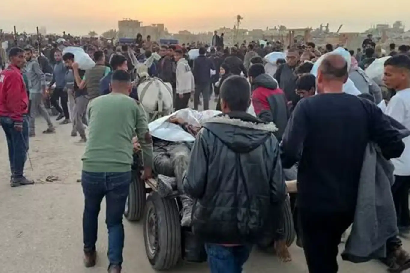 Gazze'de yardım dağıtım noktalarında 549 kişi katledildi Gazze'de yardım dağıtım noktalarında 549 kişi katledildi
