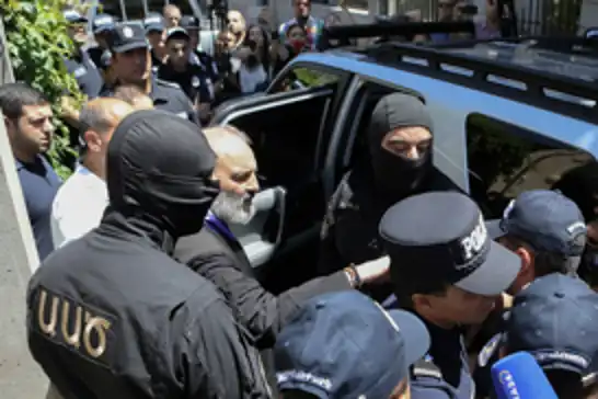 Ermenistan'da Başpiskopos darbe planı yapmakla suçlandı: 14 gözaltı