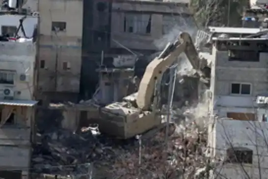 سەهیۆنییەکانی داگیرکەر لە ماوەی دوو هەفتەدا ٥٠ خانوویان ڕوخاند