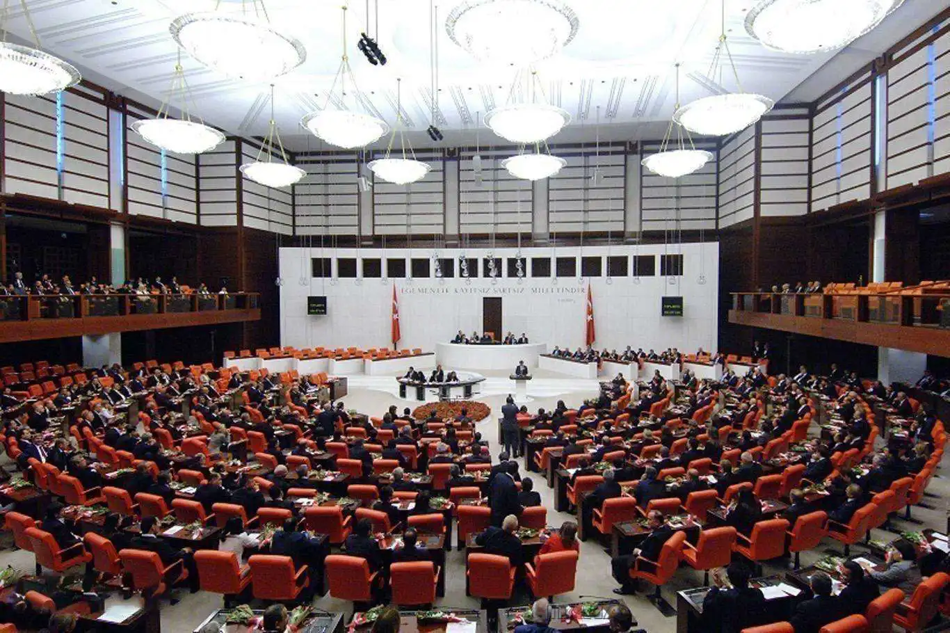 Meclis yaz tatiline girmiyor: TBMM'nin çalışma süresi uzatıldı Meclis yaz tatiline girmiyor: TBMM'nin çalışma süresi uzatıldı