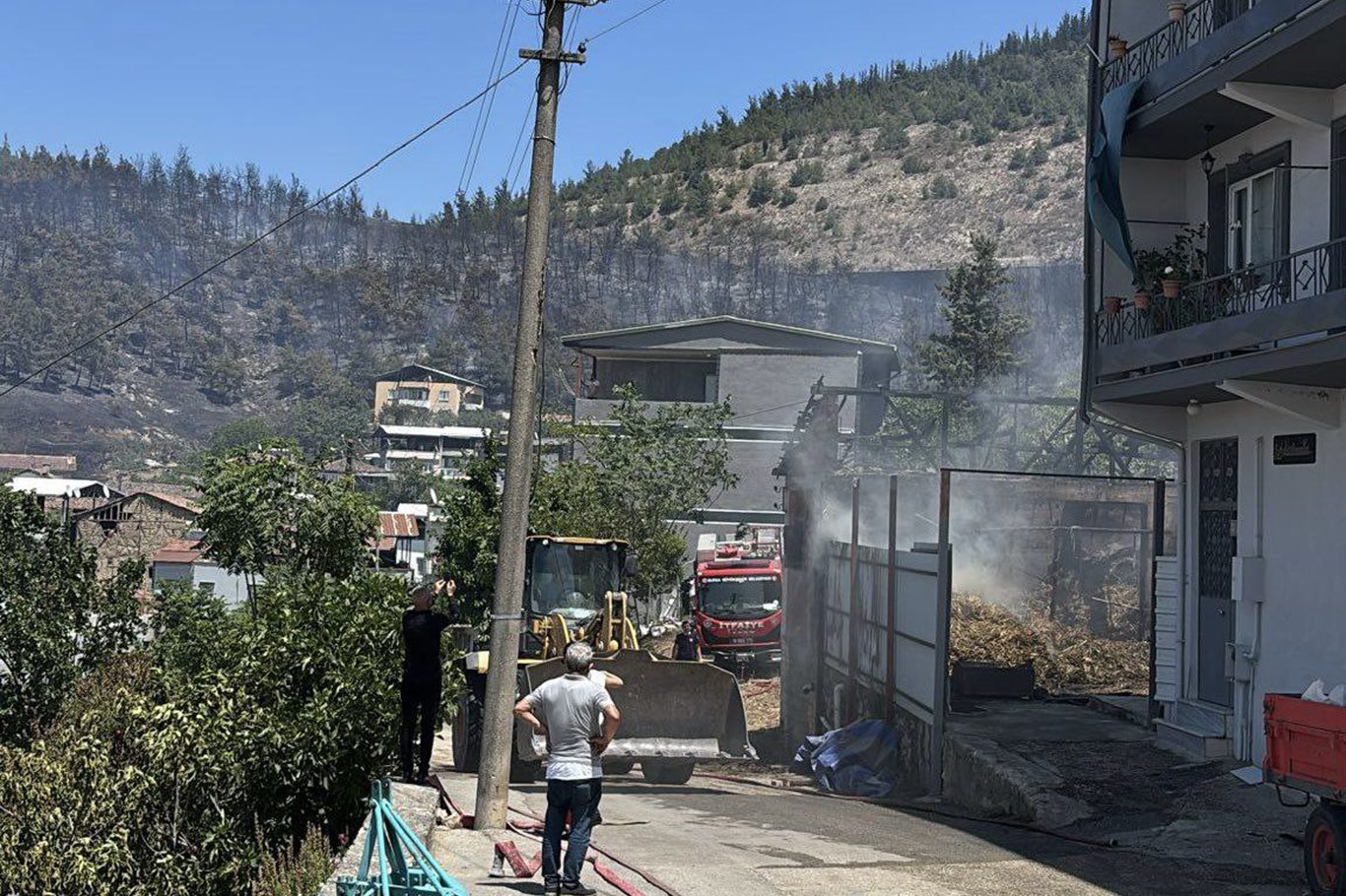 Bursa'da orman yangını: Mahalle tahliye edildi Bursa'da orman yangını: Mahalle tahliye edildi