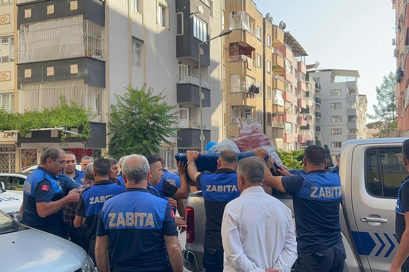 Siirt Belediyesi'nden kaldırım ve yol işgaline karşı kararlı mücadele Siirt Belediyesi'nden kaldırım ve yol işgaline karşı kararlı mücadele