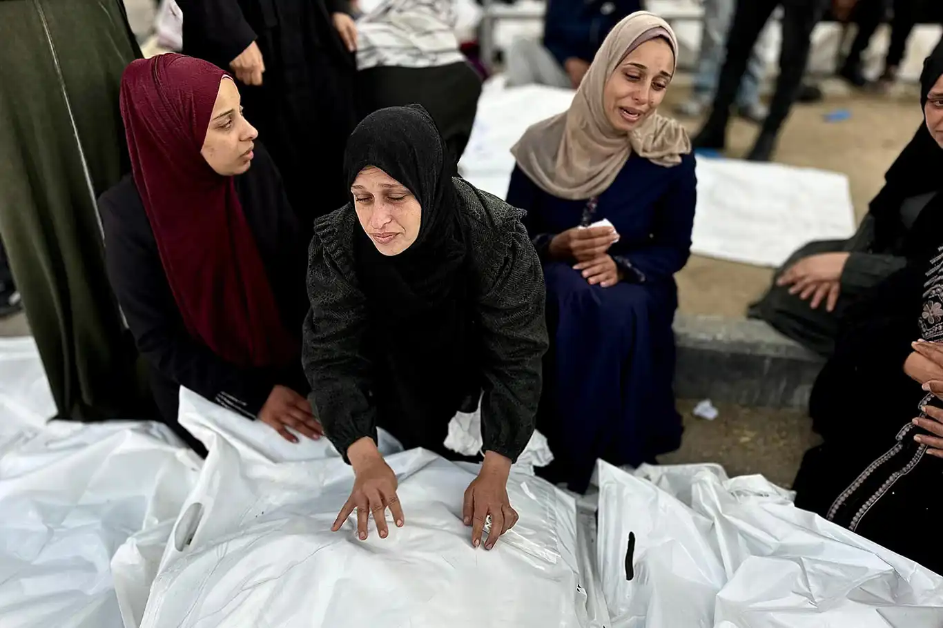 İşgalciler sığınakları hedef aldı: 74 şehit İşgalciler sığınakları hedef aldı: 74 şehit