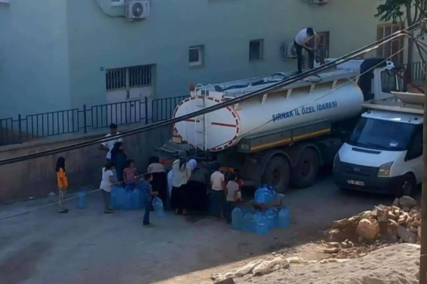 Gabar Dağı eteklerindeki köylerde su kaynakları alarm veriyor Gabar Dağı eteklerindeki köylerde su kaynakları alarm veriyor
