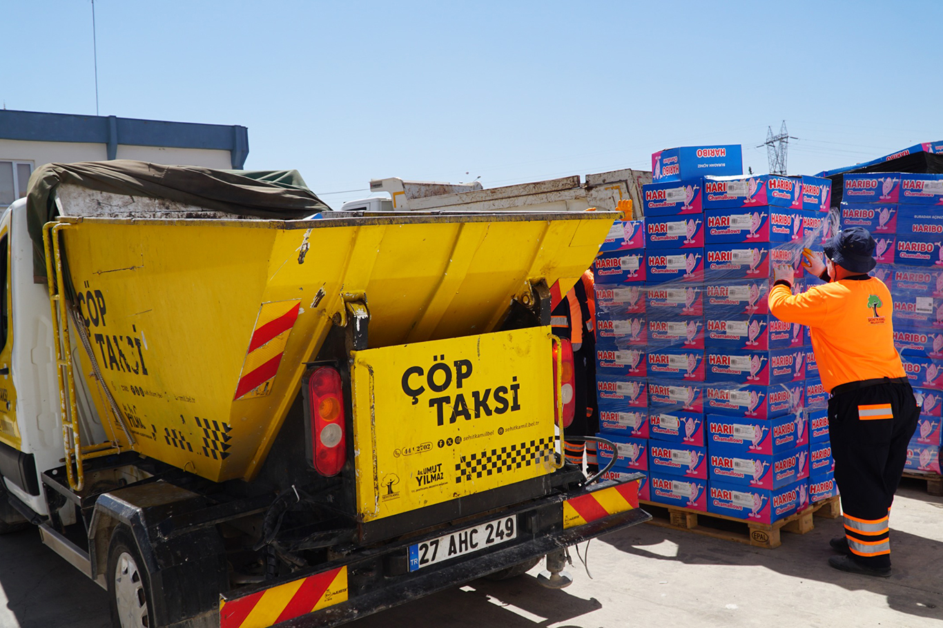 Gaziantep'te bir işletmede 21 ton tarihi geçmiş ürün ele geçirildi Gaziantep'te bir işletmede 21 ton tarihi geçmiş ürün ele geçirildi