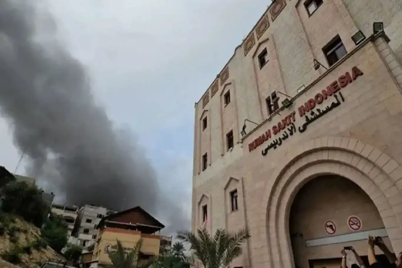 Gazze'deki Endonezya Hastanesinden yaralılar tahliye edildi Gazze'deki Endonezya Hastanesinden yaralılar tahliye edildi