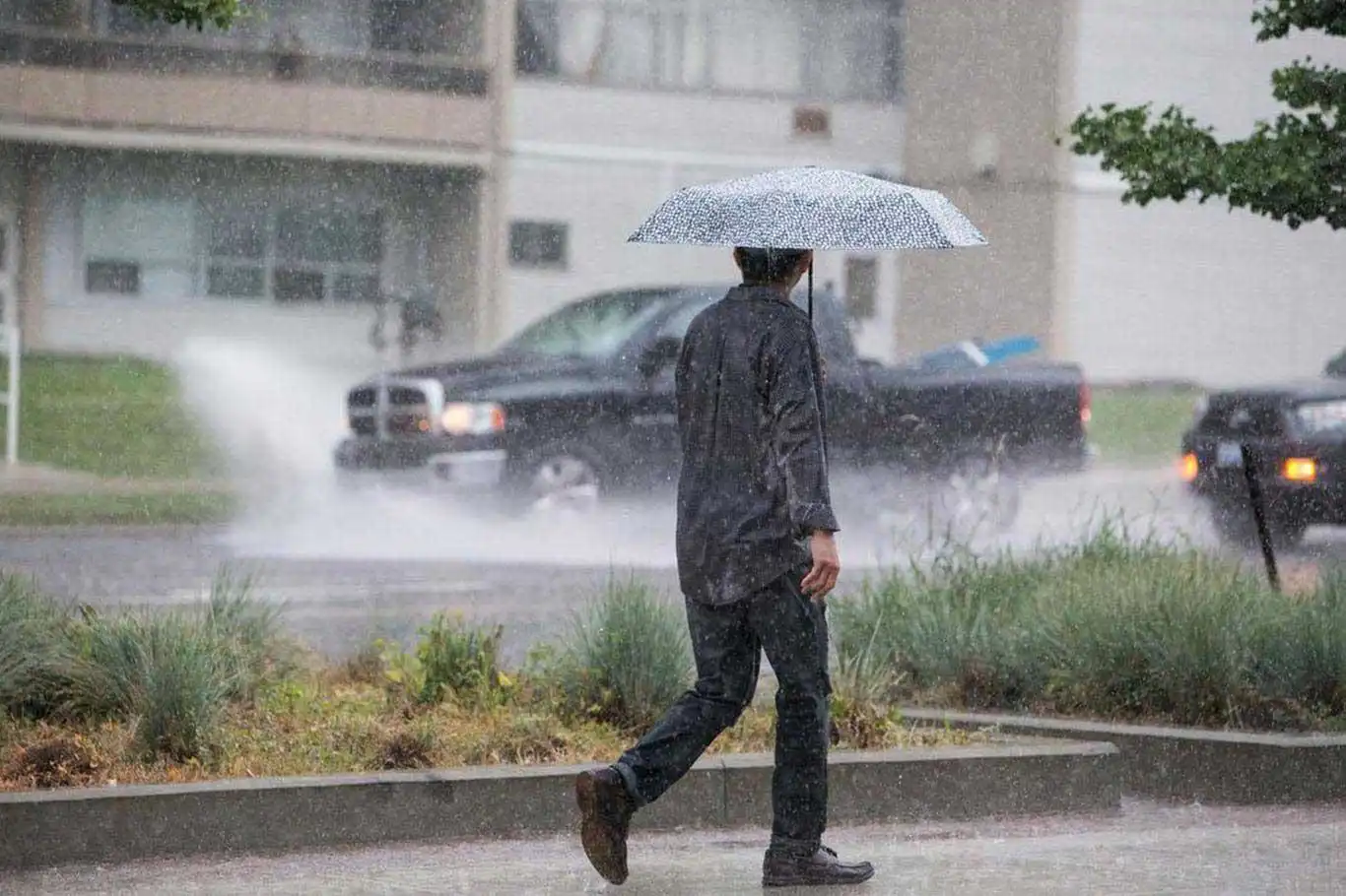 Meteorolojiden kuvvetli yağış uyarısı Meteorolojiden kuvvetli yağış uyarısı