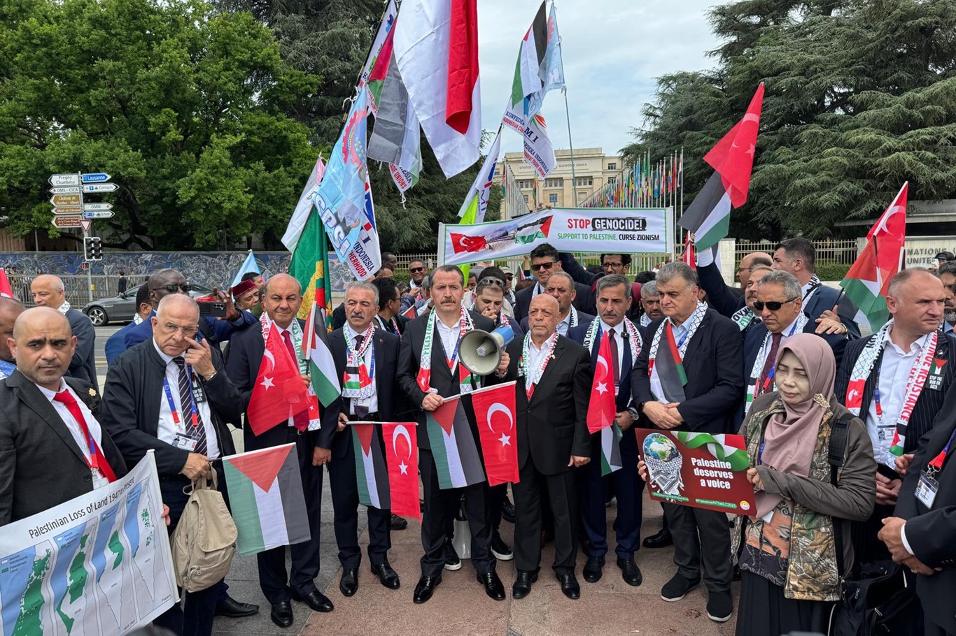 Türkiye öncülüğündeki uluslararası sendikalar BM önünde işgal soykırımını kınadı Türkiye öncülüğündeki uluslararası sendikalar BM önünde işgal soykırımını kınadı