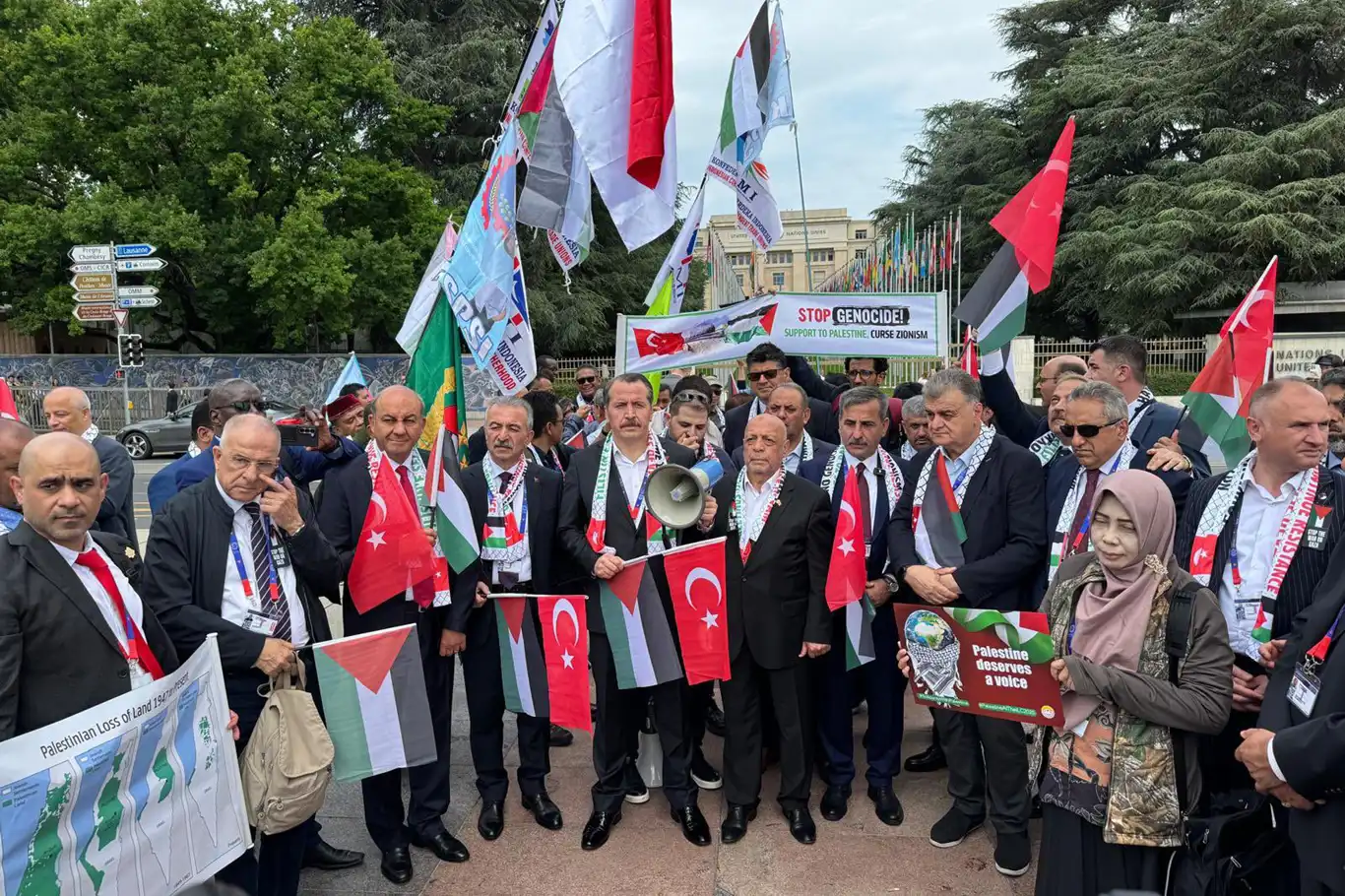 Türkiye öncülüğündeki uluslararası sendikalar BM önünde işgal soykırımını kınadı Türkiye öncülüğündeki uluslararası sendikalar BM önünde işgal soykırımını kınadı