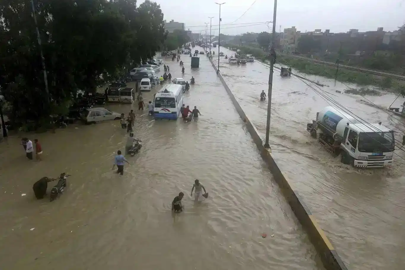 لە پاکستان بەهۆی بارانی بەخوڕ ٣٨ کەس گیانیان لەدەستدا