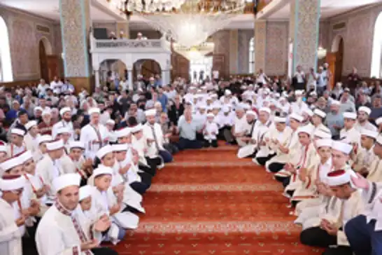 تركيا..إقامة حفل تكريم 41 حافظًا للقرآن الكريم في دوزجه