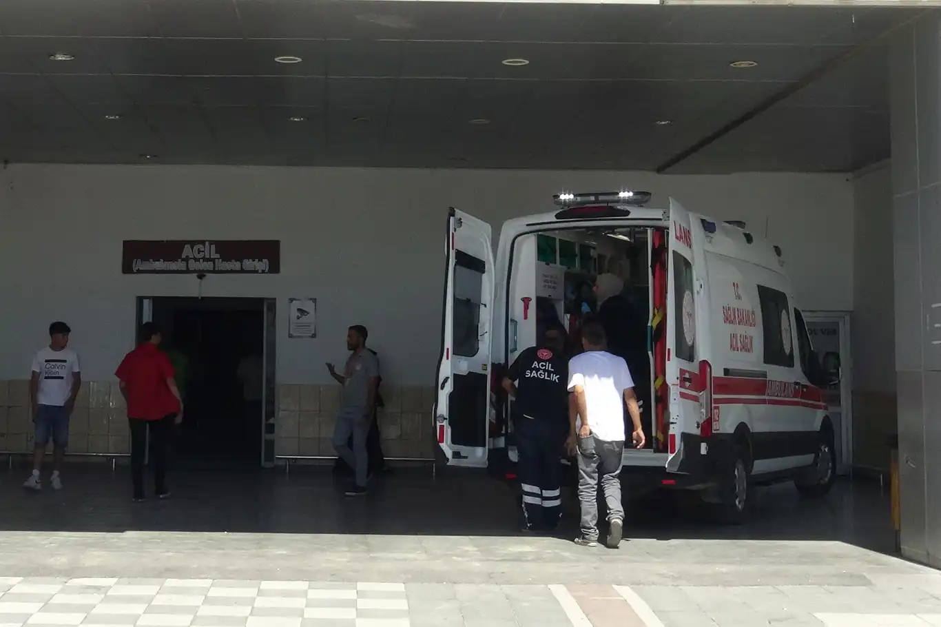 Kamyon ile motosiklet çarpıştı: 1 yaralı Kamyon ile motosiklet çarpıştı: 1 yaralı