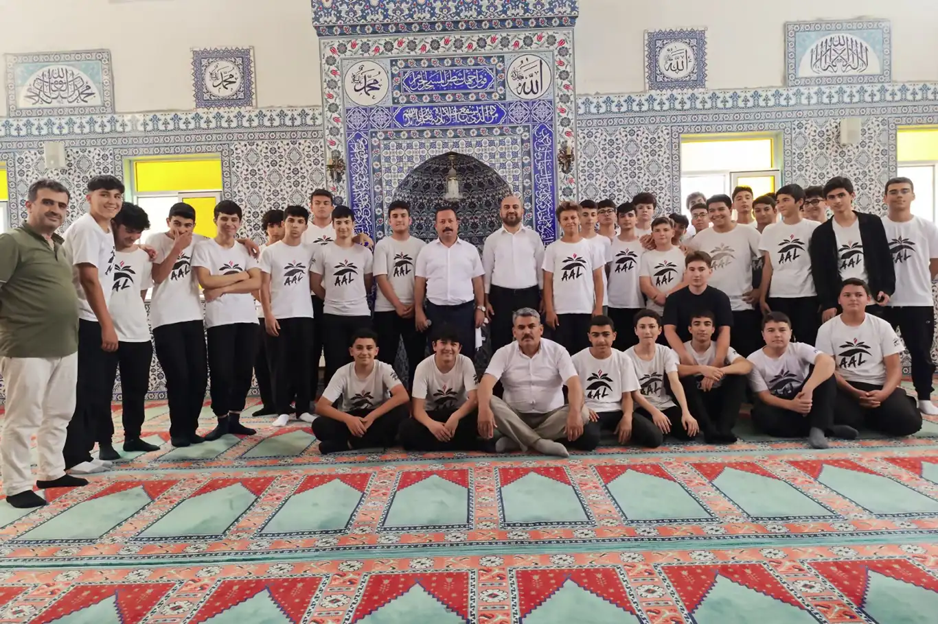 Mersin'de yüzlerce genç camilerde buluştu