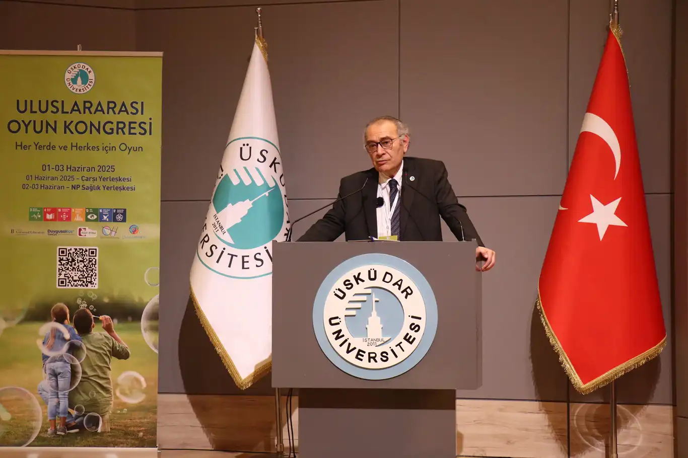 Prof. Dr. Tarhan: Anne babayla oynayan çocuklarda gelişme hızlanıyor Prof. Dr. Tarhan: Anne babayla oynayan çocuklarda gelişme hızlanıyor