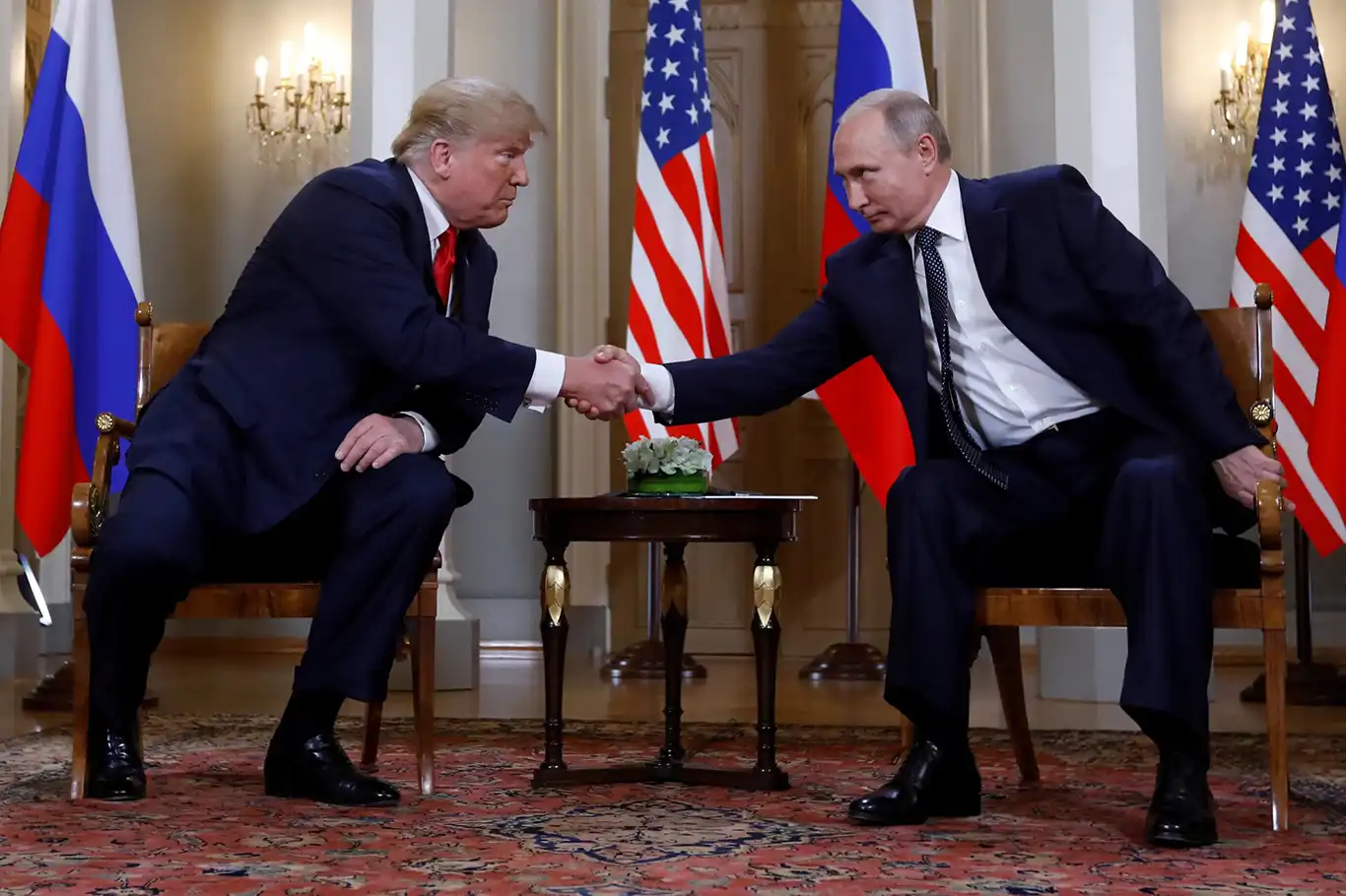 Trump ile Putin görüştü Trump ile Putin görüştü