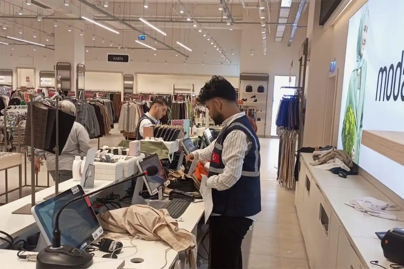 Şanlıurfa'da bayram öncesi denetimler sıklaştı: 72 işletmeye ceza uygulandı Şanlıurfa'da bayram öncesi denetimler sıklaştı: 72 işletmeye ceza uygulandı