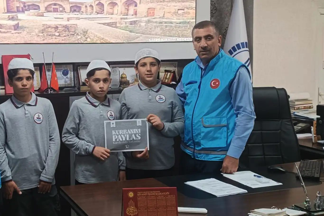 Cizre’deki hafızlık öğrencilerinden anlamlı kurban bağışı Cizre’deki hafızlık öğrencilerinden anlamlı kurban bağışı