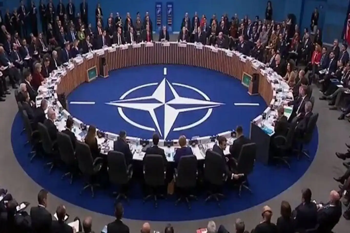 NATO en büyük silahlanma programında anlaştı NATO en büyük silahlanma programında anlaştı