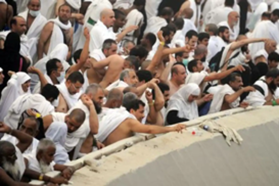 Hajj pilgrims perform stoning ritual on first day of Tashreeq