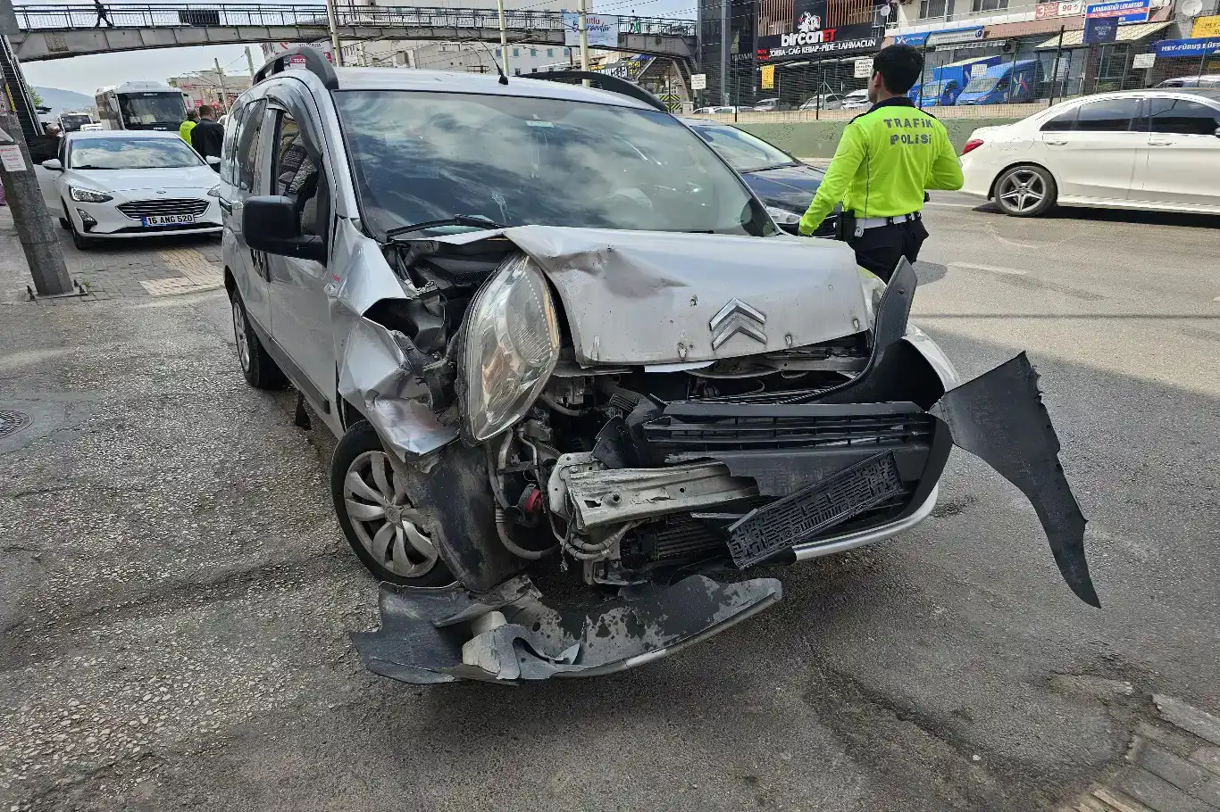 Bayramın ilk gününde 692 trafik kazası: 7 kişi hayatını kaybetti, 1128 kişi yaralandı