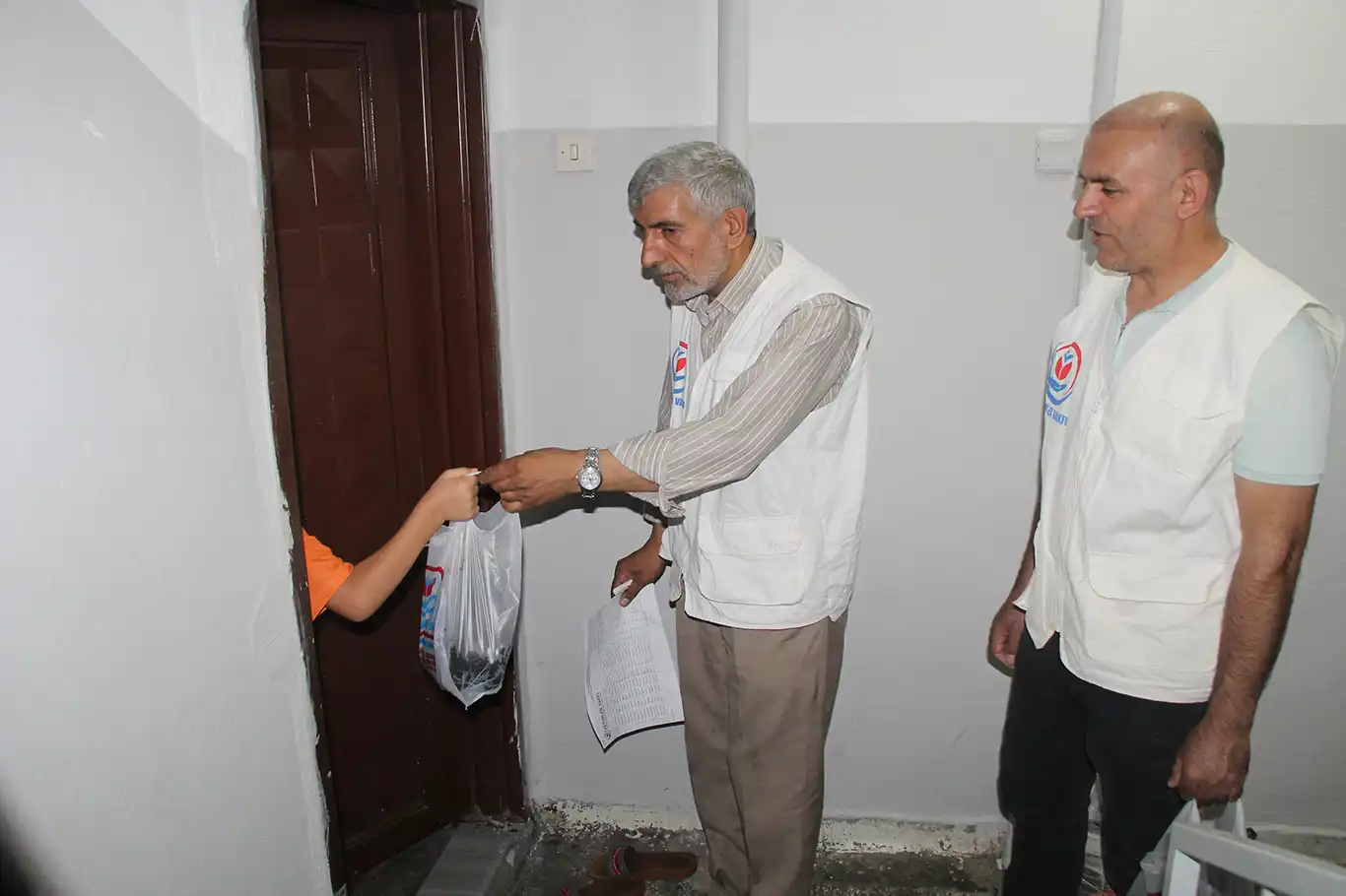 Yetimler Vakfı kurban etlerini Diyarbakır'daki yetim ailelere ulaştırıyor Yetimler Vakfı kurban etlerini Diyarbakır'daki yetim ailelere ulaştırıyor