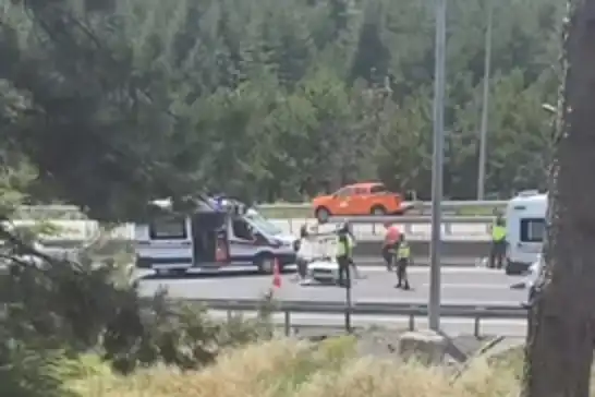 Pozantı Otoyolu'nda kaza: Takla atan araçtaki 3 kişi yaralandı