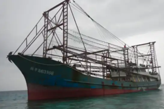 Çin bandıralı balıkçı gemisi Filipinler'de karaya oturdu